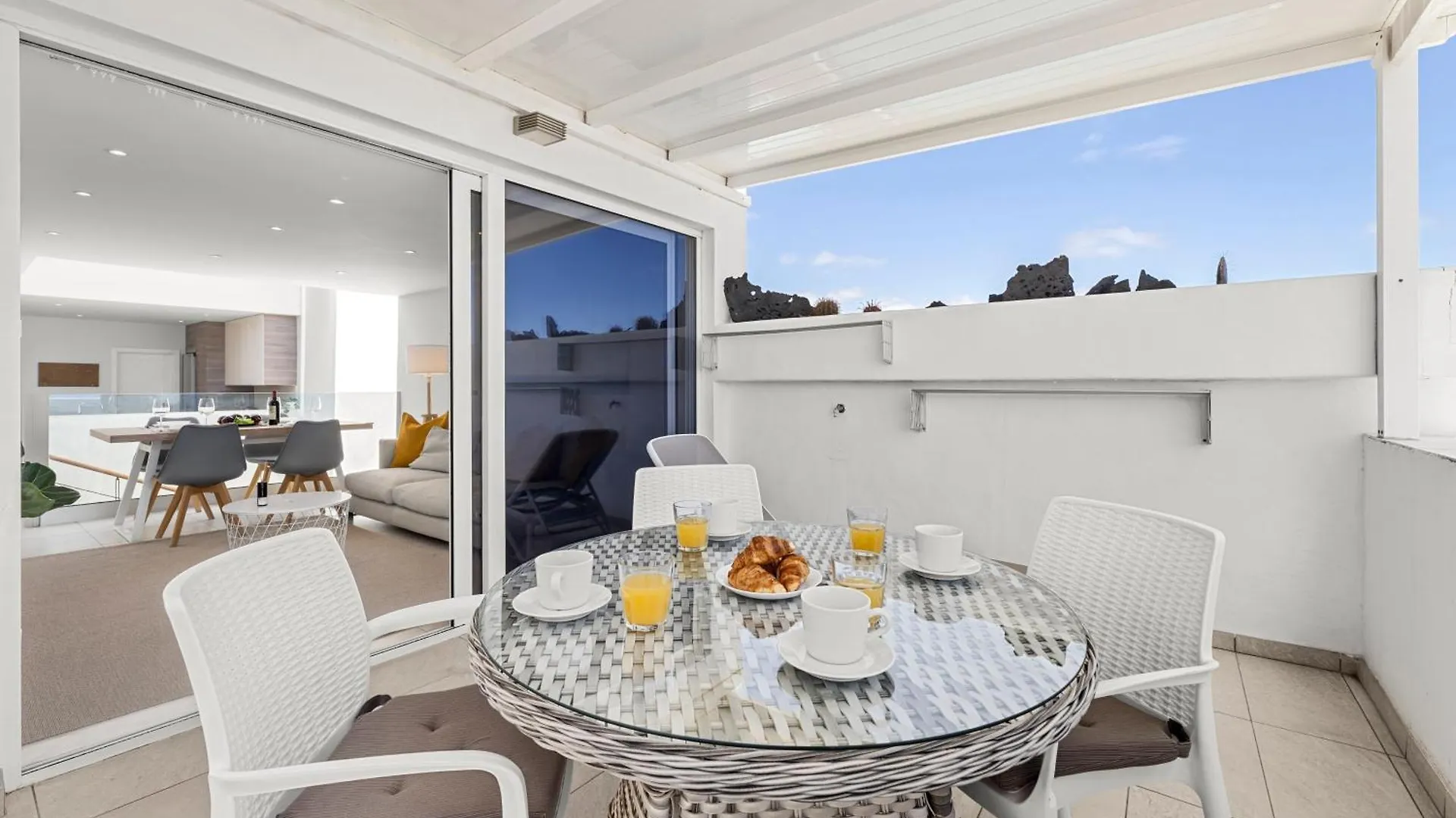 Stunning 2 Bedroom Duplex Close To Main Beach With Seaviews Puerto del Carmen  0*, Puerto del Carmen (Lanzarote)