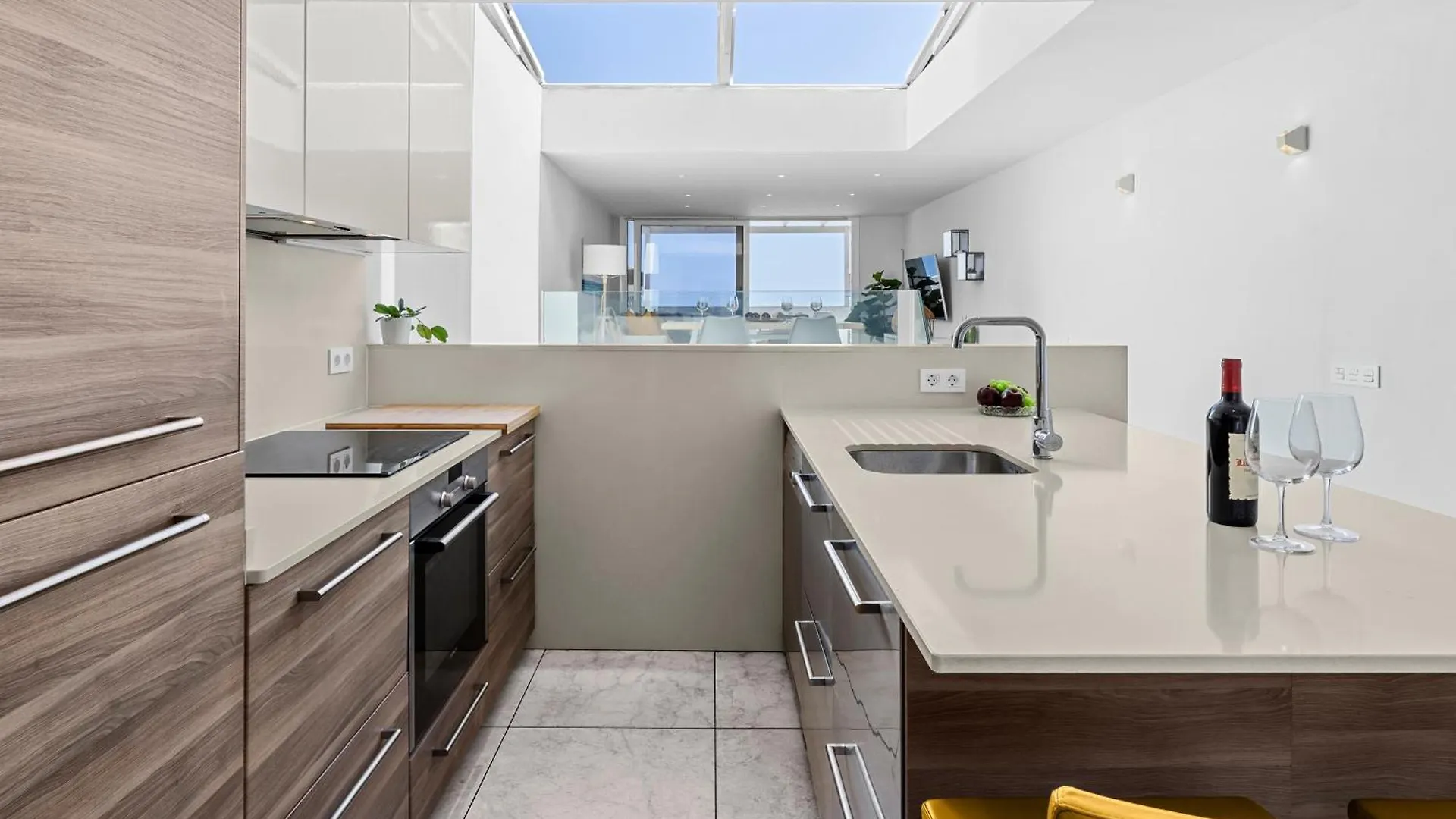 Stunning 2 Bedroom Duplex Close To Main Beach With Seaviews بويرتو ذيل كارمين
