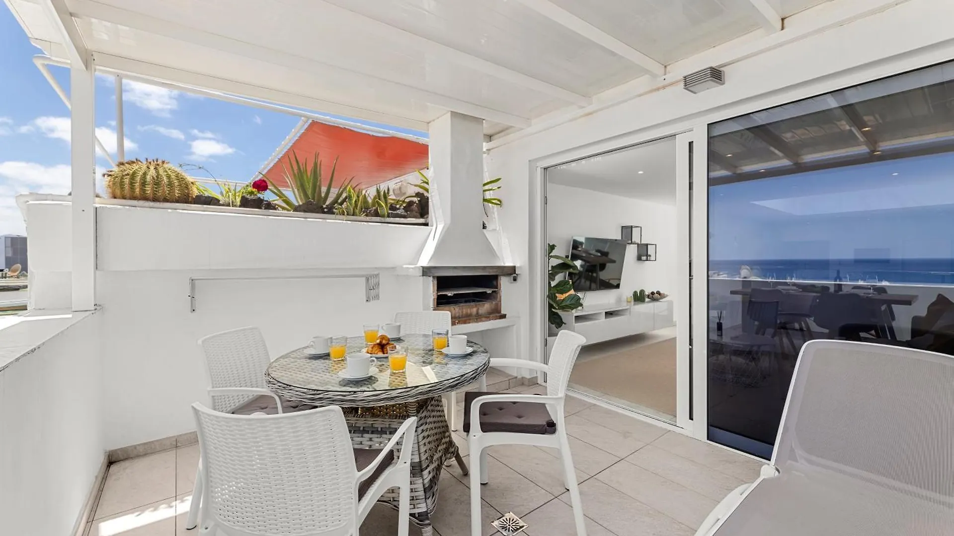 Stunning 2 Bedroom Duplex Close To Main Beach With Seaviews بويرتو ذيل كارمين شقة