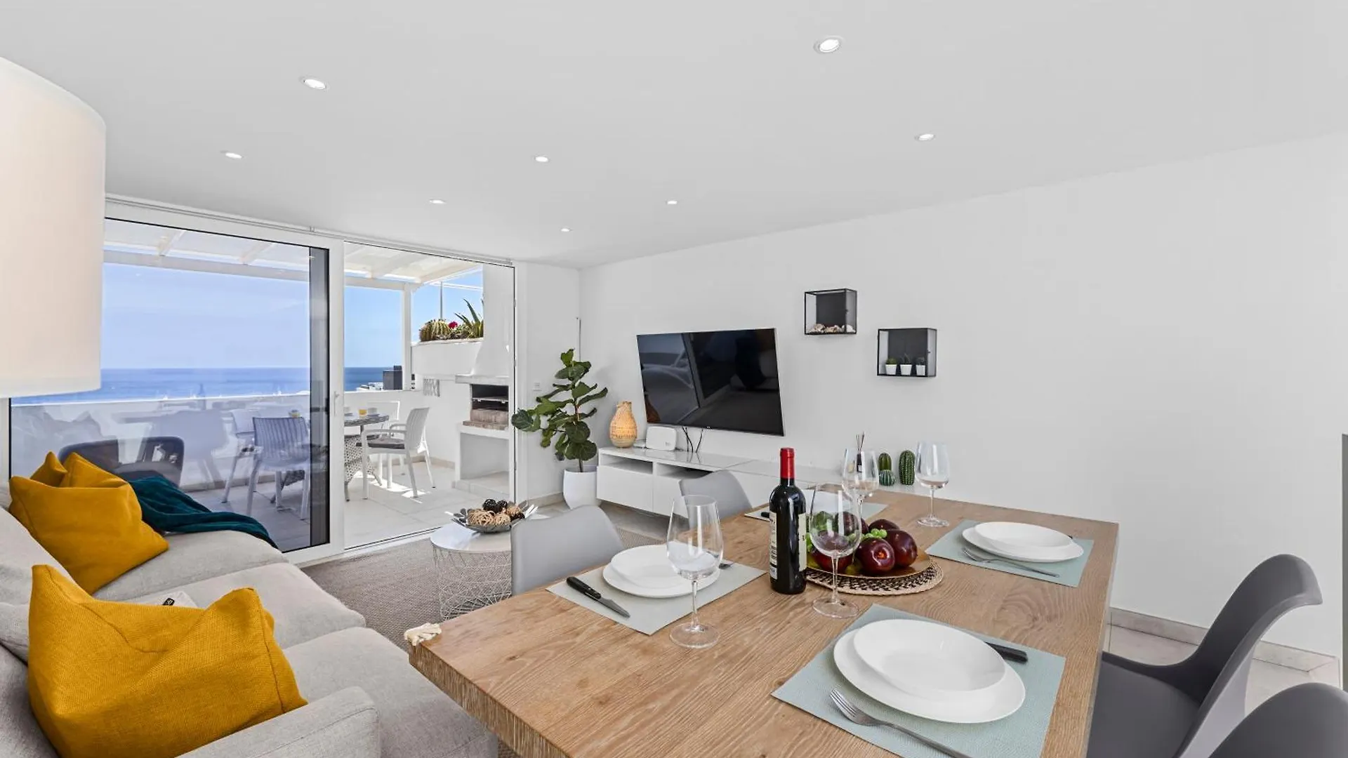شقة Stunning 2 Bedroom Duplex Close To Main Beach With Seaviews بويرتو ذيل كارمين
