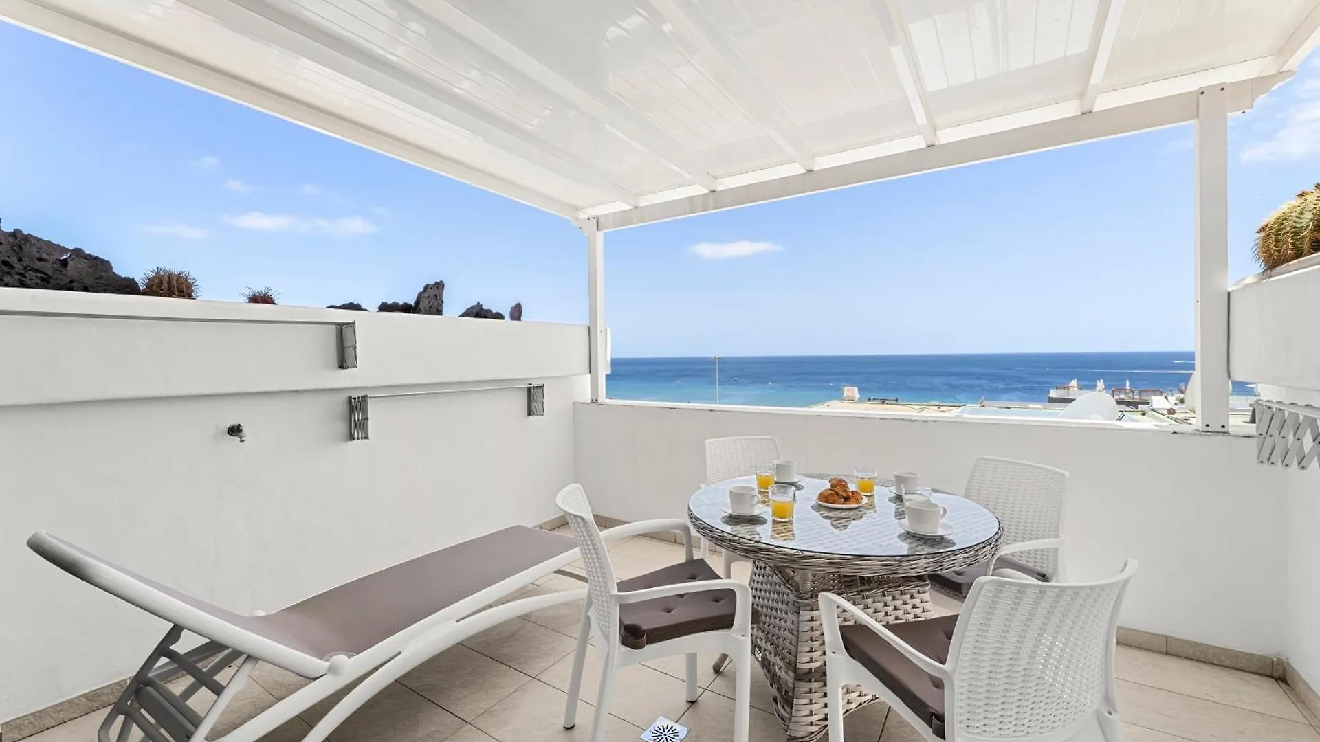Stunning 2 Bedroom Duplex Close To Main Beach With Seaviews بويرتو ذيل كارمين