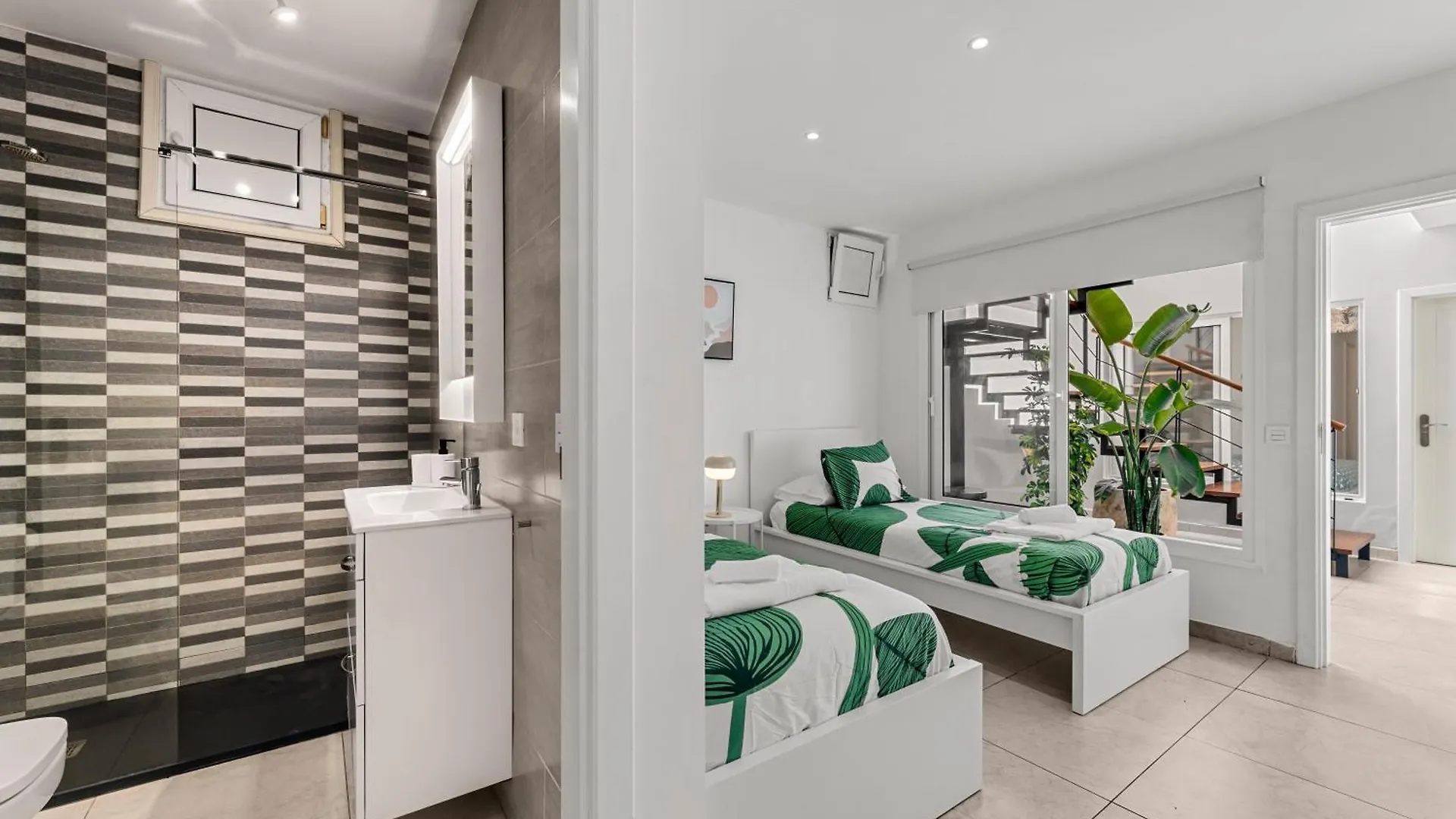 Stunning 2 Bedroom Duplex Close To Main Beach With Seaviews بويرتو ذيل كارمين شقة