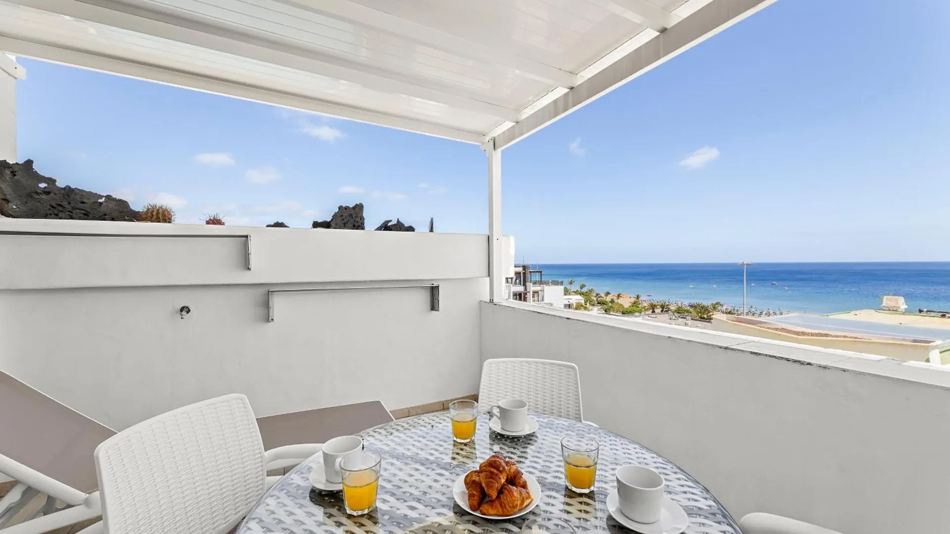 Stunning 2 Bedroom Duplex Close To Main Beach With Seaviews بويرتو ذيل كارمين شقة